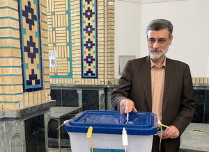 عکس/قاضی‌زاده هاشمی رای خود را به صندوق انداخت