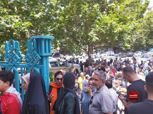 عکس/حال و هوای حسینیه ارشاد و حضور مردم پای صندوق‌های رای