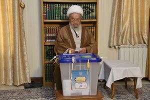 آیت الله مکارم شیرازی در انتخابات ریاست جمهوری شرکت کرد