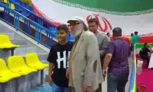 حضور داریوش ارجمند در صندوق انتخاباتی مستقر در سالن ورزشی شهید شیرودی