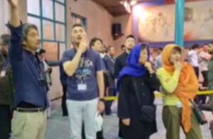 حضور خبرنگاران خارجی در حسینیه جماران