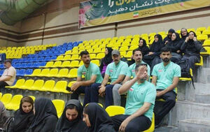 عکس/حضور اعضای تیم ملی والیبال نشسته پای صندوق رای ورزشگاه شیرودی