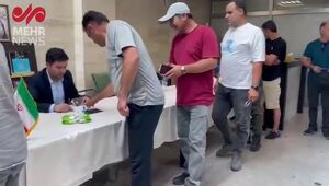 فیلم / رانندگان ترانزیت ایرانی در خارج از کشور پای صندوق رای حاضر شدند