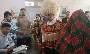 حضور عروس و دامادها پای صندوق های رای + عکس و فیلم