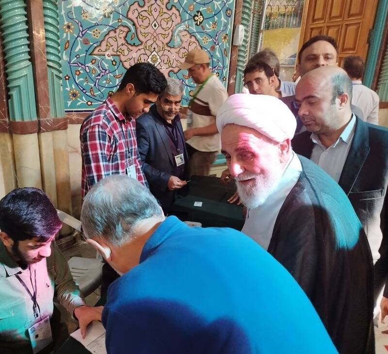 عکس / حضور مقامات و چهرهها در پای صندوقها رای 27