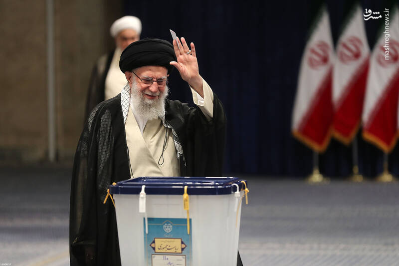 عکس / حضور رهبر انقلاب در انتخابات ریاست جمهوری چهاردهم 2