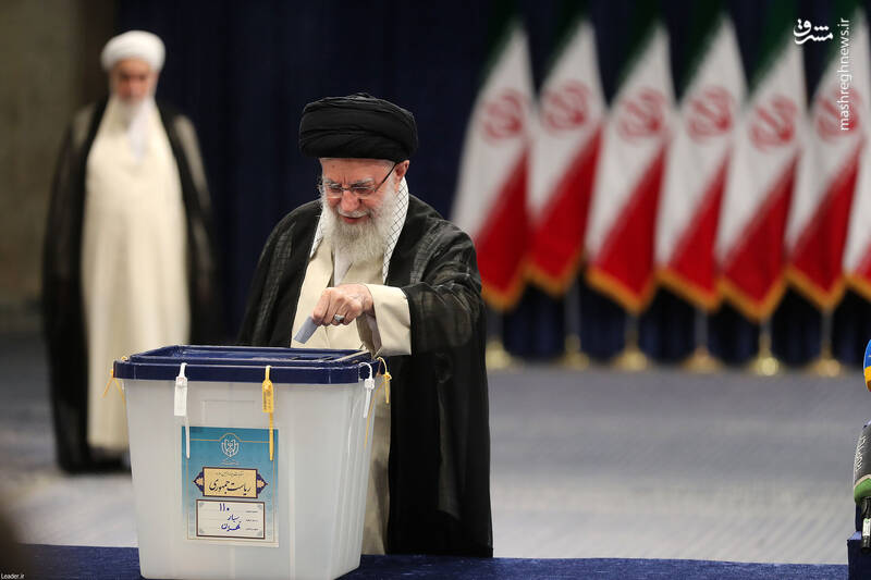 عکس / حضور رهبر انقلاب در انتخابات ریاست جمهوری چهاردهم 4