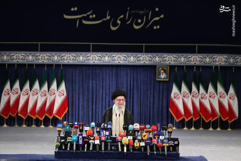 عکس / حضور رهبر انقلاب در انتخابات ریاست جمهوری چهاردهم 8