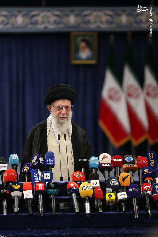 عکس / حضور رهبر انقلاب در انتخابات ریاست جمهوری چهاردهم 6