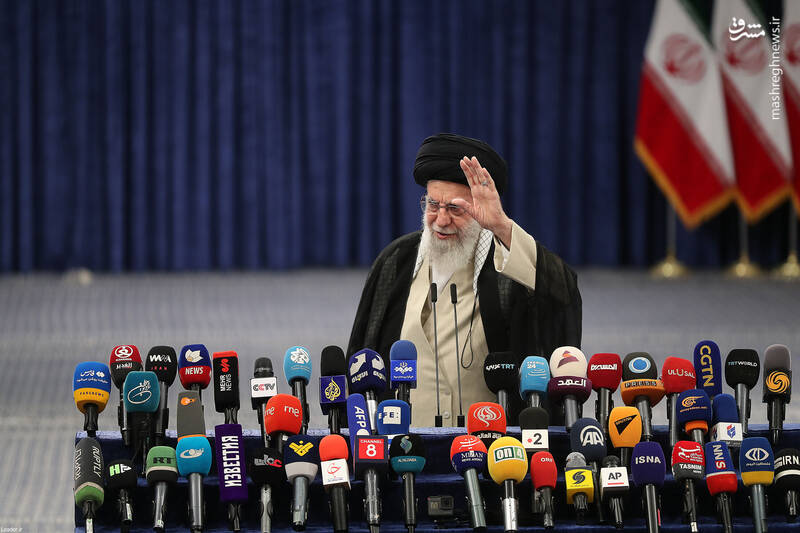 عکس / حضور رهبر انقلاب در انتخابات ریاست جمهوری چهاردهم 5