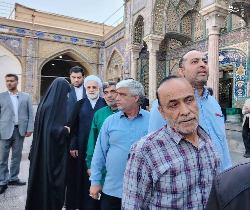 عکس / حضور مقامات و چهرهها در پای صندوقها رای 3