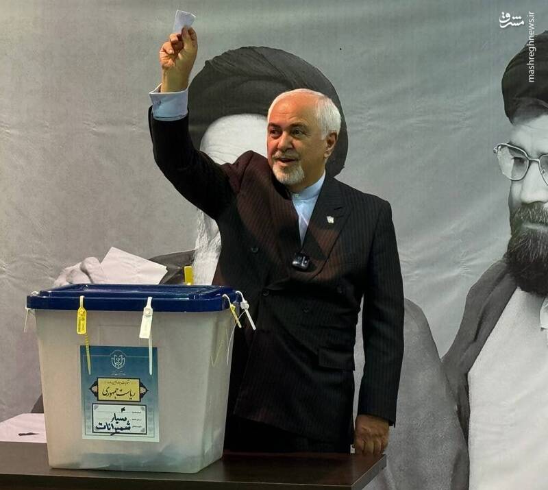 عکس / حضور مقامات و چهرهها در پای صندوقها رای 35