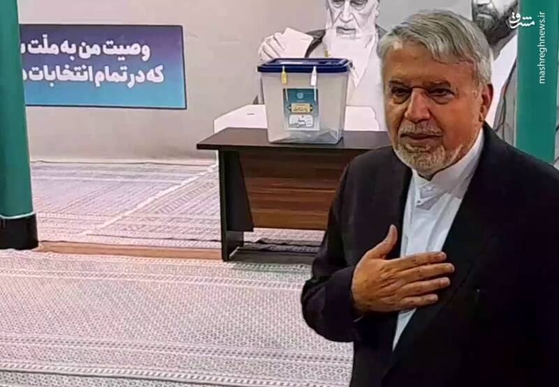 عکس / حضور مقامات و چهرهها در پای صندوقها رای 75