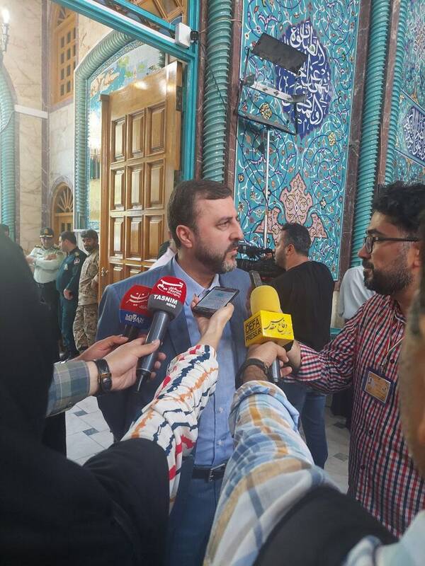 عکس / حضور مقامات و چهرهها در پای صندوقها رای 42
