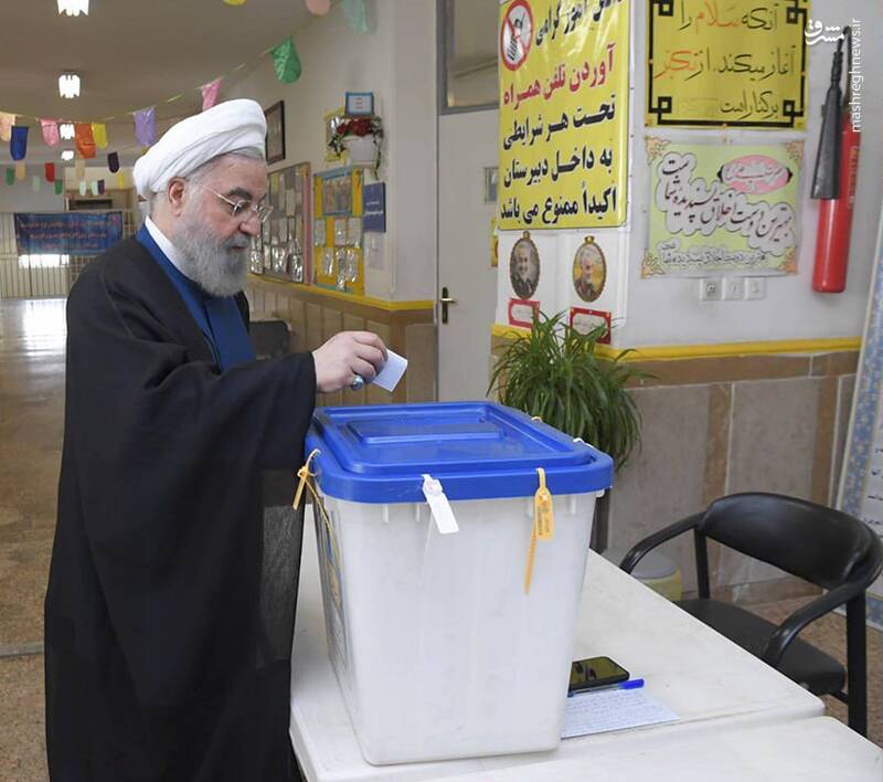 عکس / حضور مقامات و چهرهها در پای صندوقها رای 20