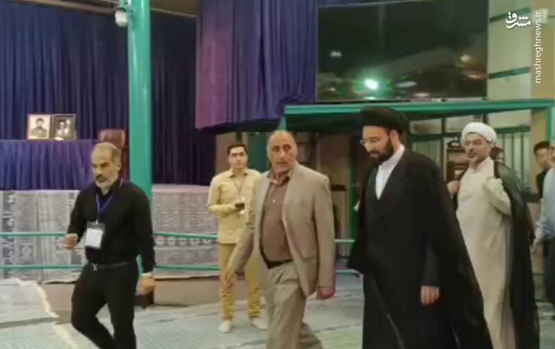 عکس / حضور مقامات و چهرهها در پای صندوقها رای 57