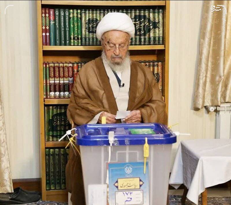 عکس / حضور مقامات و چهرهها در پای صندوقها رای 7