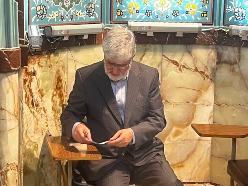 عکس / حضور مقامات و چهرهها در پای صندوقها رای 62