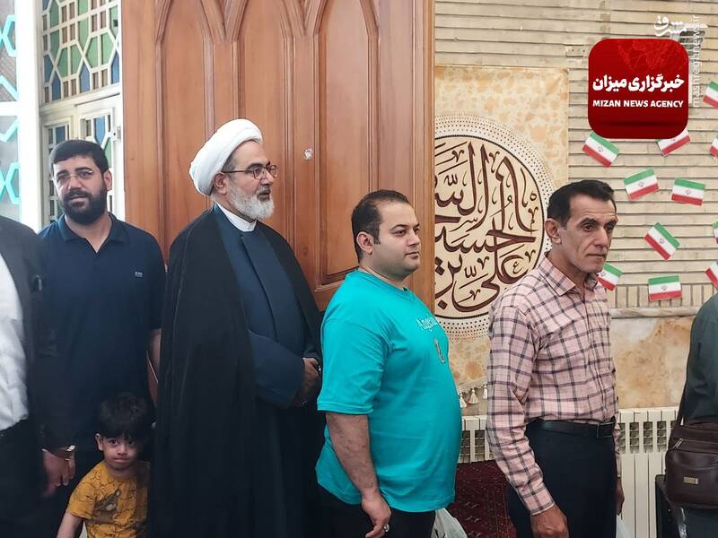 عکس / حضور مقامات و چهرهها در پای صندوقها رای 51