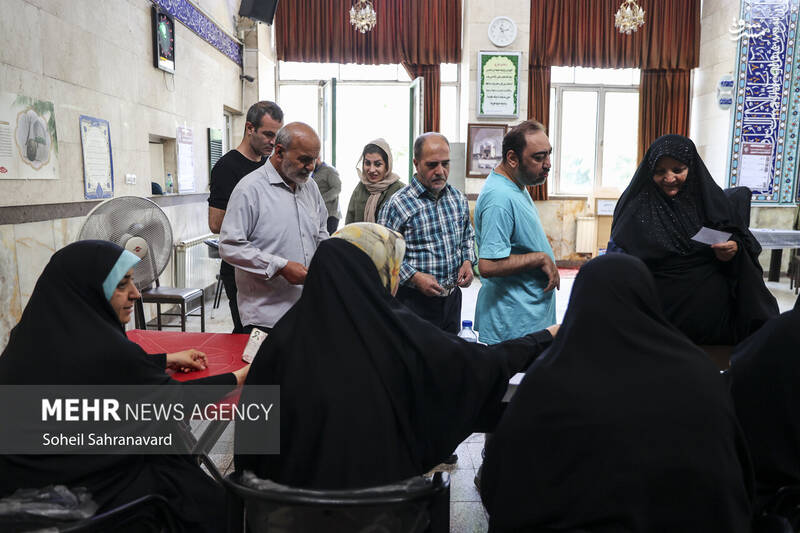 انتخابات ریاست جمهوری در مسجد میرزا عیسی وزیر