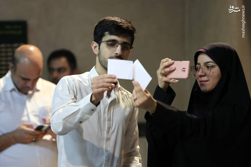 انتخابات ریاست جمهوری در حسینیه جماران