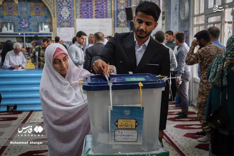 حضور عروس و دامادها پای صندوق های رای + عکس و فیلم 7