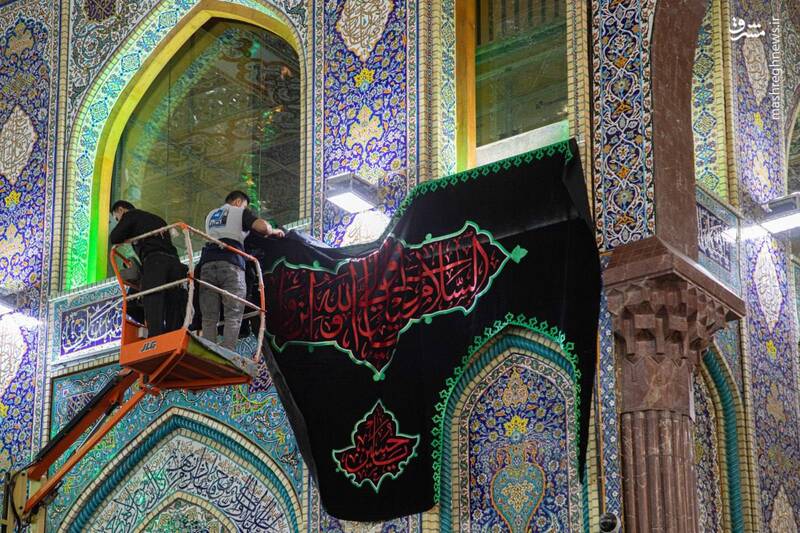 عکس / نصب پرچمهای عزا در حرم امام حسین(ع) 3