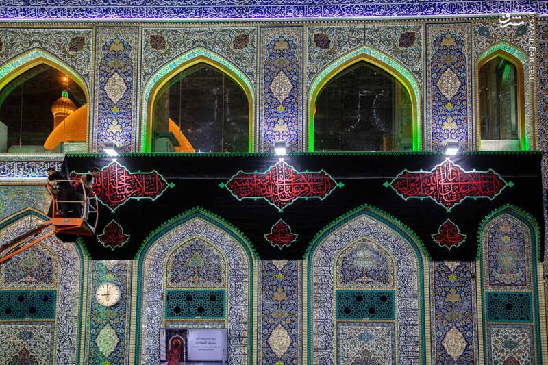 عکس / نصب پرچمهای عزا در حرم امام حسین(ع) 11