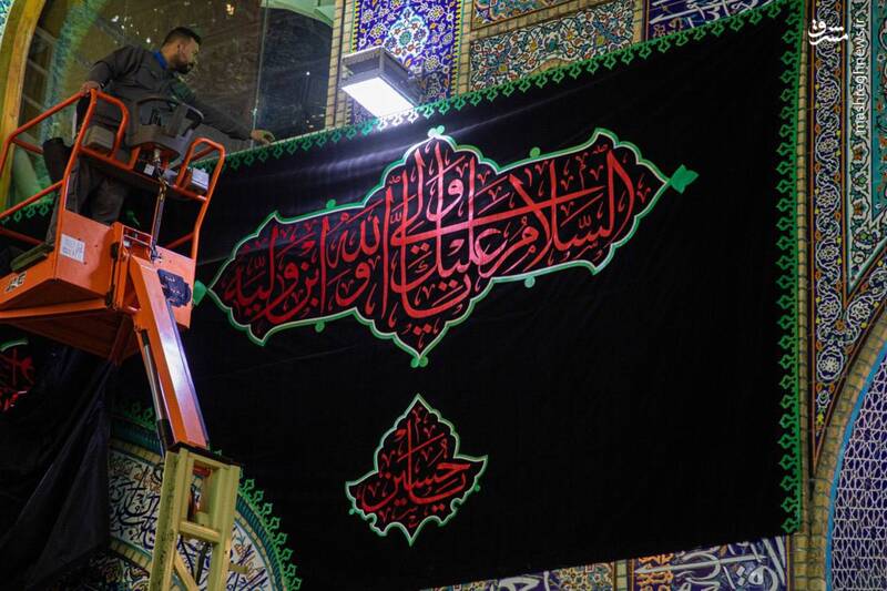 عکس / نصب پرچمهای عزا در حرم امام حسین(ع) 4