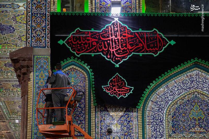 عکس / نصب پرچمهای عزا در حرم امام حسین(ع) 9