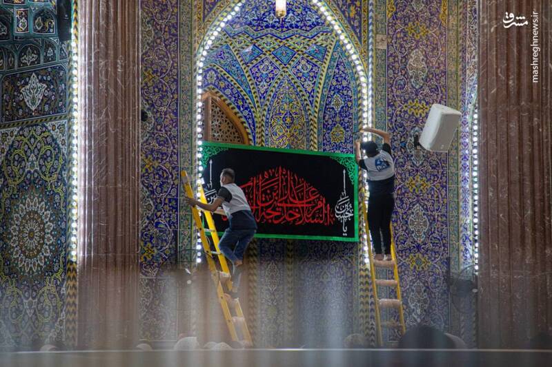 عکس / نصب پرچمهای عزا در حرم امام حسین(ع) 8