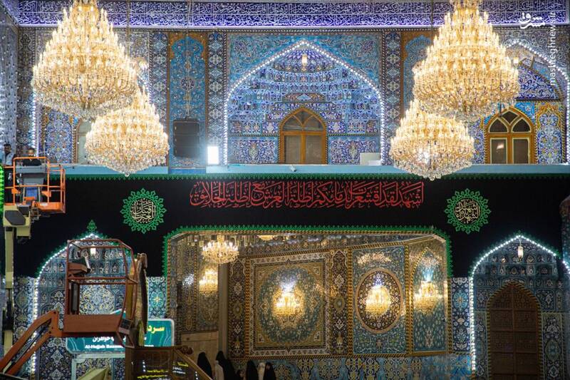 عکس / نصب پرچمهای عزا در حرم امام حسین(ع) 6