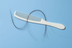 علت نازک شدن موها چیست؟