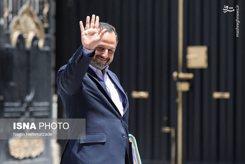 عکس/ حاشیه جلسه هیات دولت در ۱۳ تیر