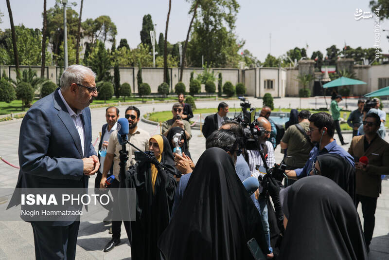 عکس/ حاشیه جلسه هیات دولت در ۱۳ تیر