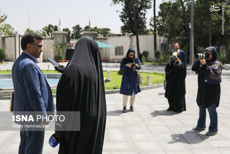 عکس/ حاشیه جلسه هیات دولت در ۱۳ تیر