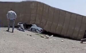 فیلم / پرس شدن خودروی پژو پارس زیر تریلی در جاده گرمسار