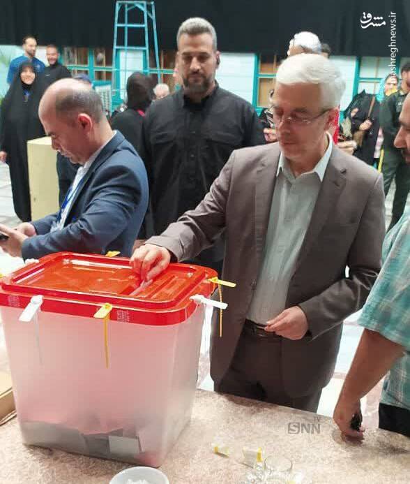 رقابت جلیلی و پزشکیان در دور دوم انتخابات ریاست جمهوری ۱۴۰۳ / زمان اخذ رای تا ساعت ۲۰:۰۰ تمدید شد +عکس و فیلم