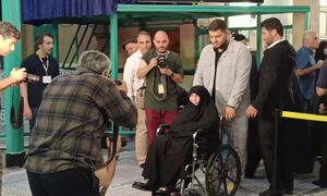 فیلم / دختر امام خمینی (ره) در جماران رای داد