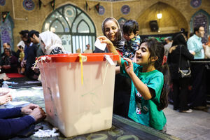 عکس / حضو کودکان در پای صندوق‌های رای