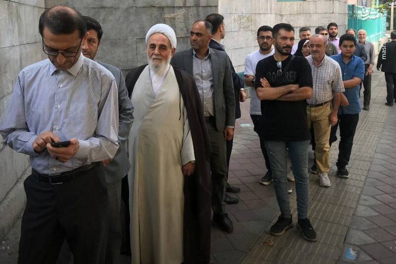 عکس / حضور چهرهها در پای صندوق رای 49