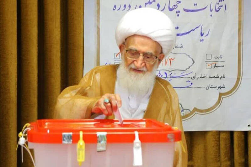 آیتالله نوری همدانی رأی خود را به صندوق انداخت+ عکس
