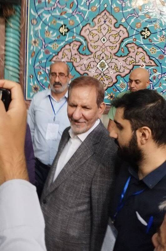 عکس/ حضور جهانگیری در پای صندوق رای