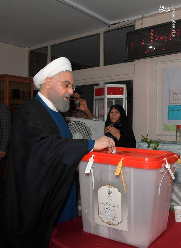 عکس / روحانی رأی خود را به صندوق انداخت 2