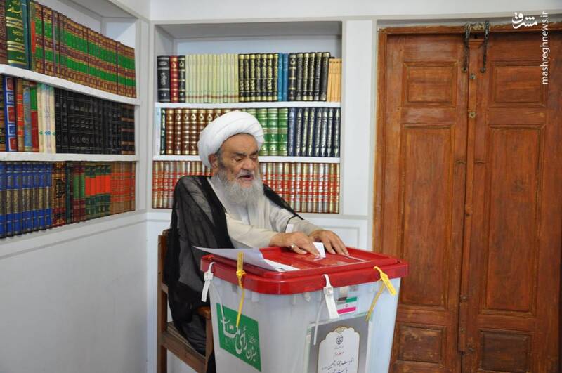 عکس / حضور چهرهها در پای صندوق رای 14