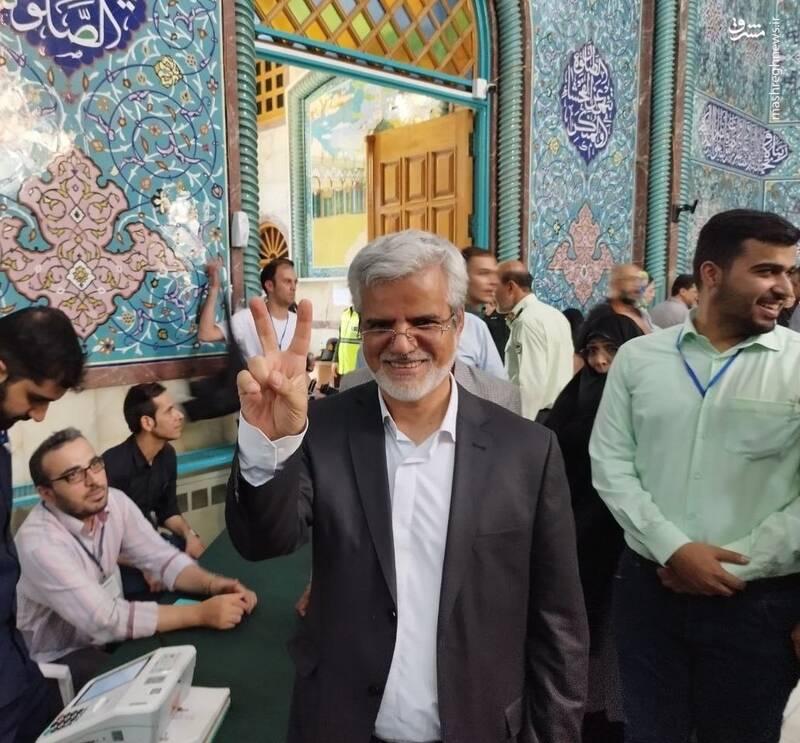 عکس / حضور چهرهها در پای صندوق رای 77