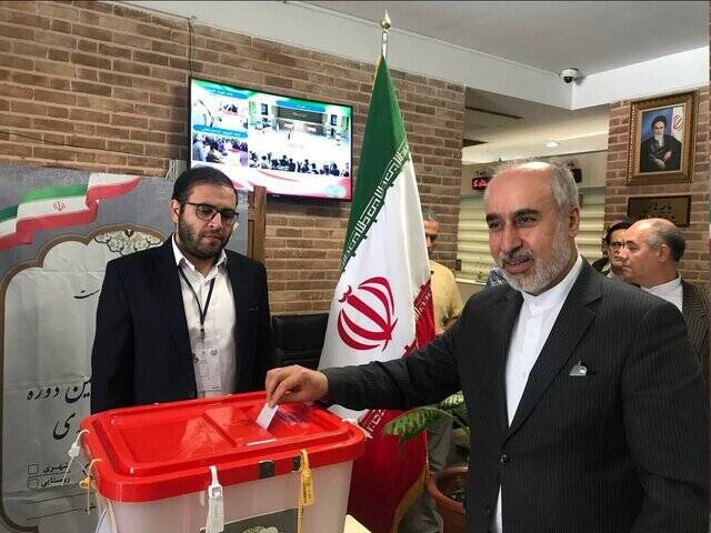 ناصر کنعانی رای خود را به صندوق انداخت+ عکس