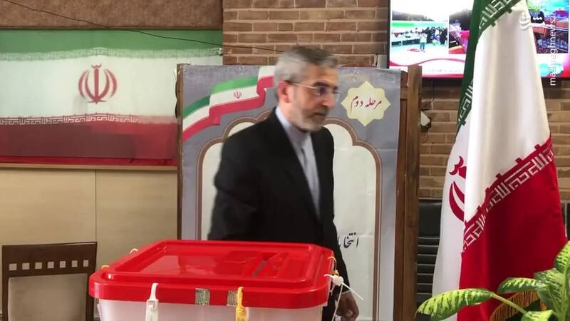 عکس / حضور چهرهها در پای صندوق رای 32