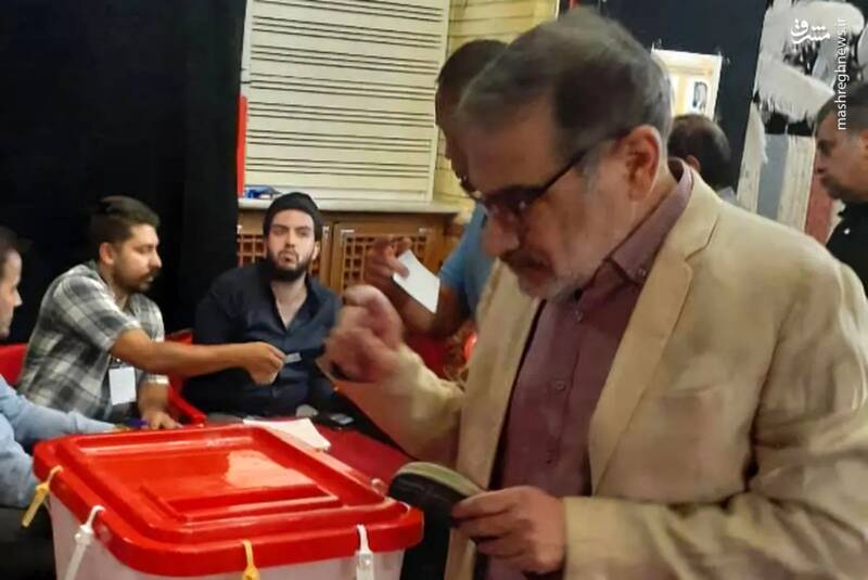 عکس / حضور چهرهها در پای صندوق رای 59
