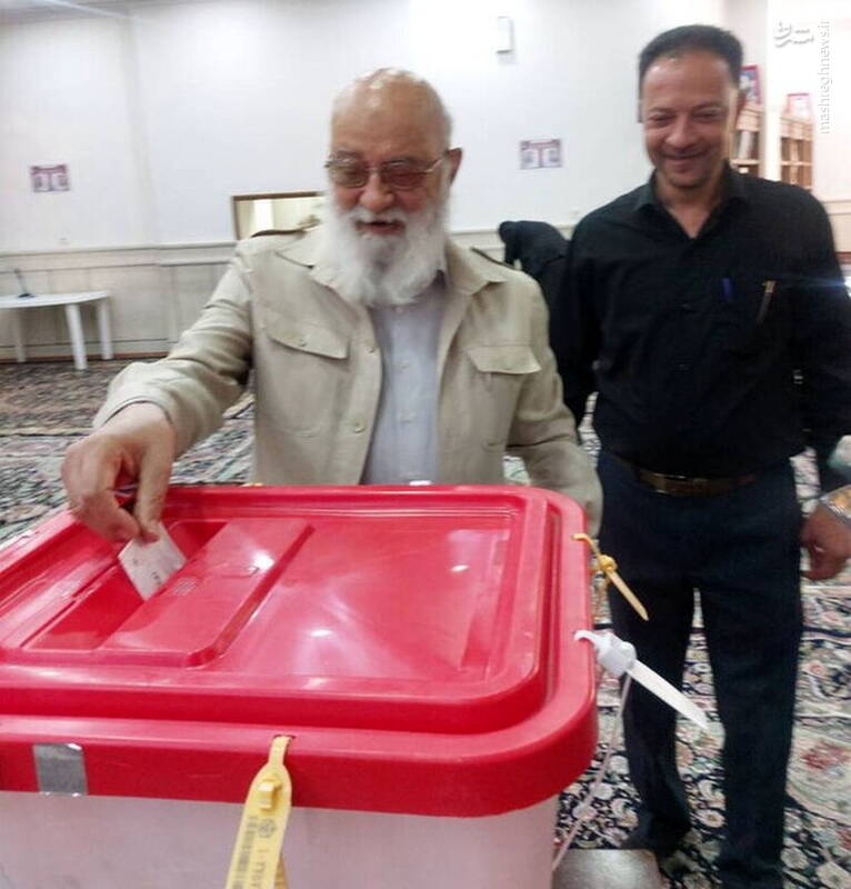 عکس / حضور چهرهها در پای صندوق رای 48
